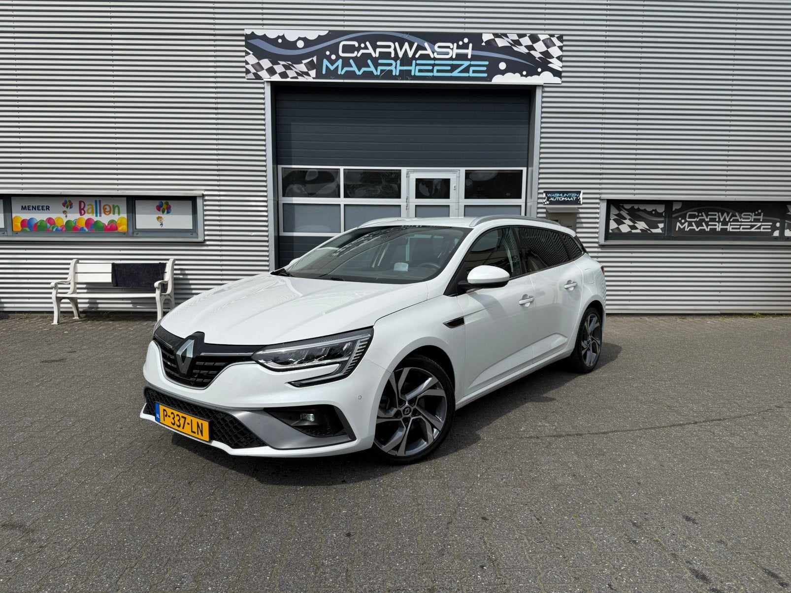 Renault Mégane 1.6 E-tech Plug-in Hybrid 160pk. R.S. LINE!, Auto's, Renault, Stof, Wit, Plug-in hybride, 91 pk