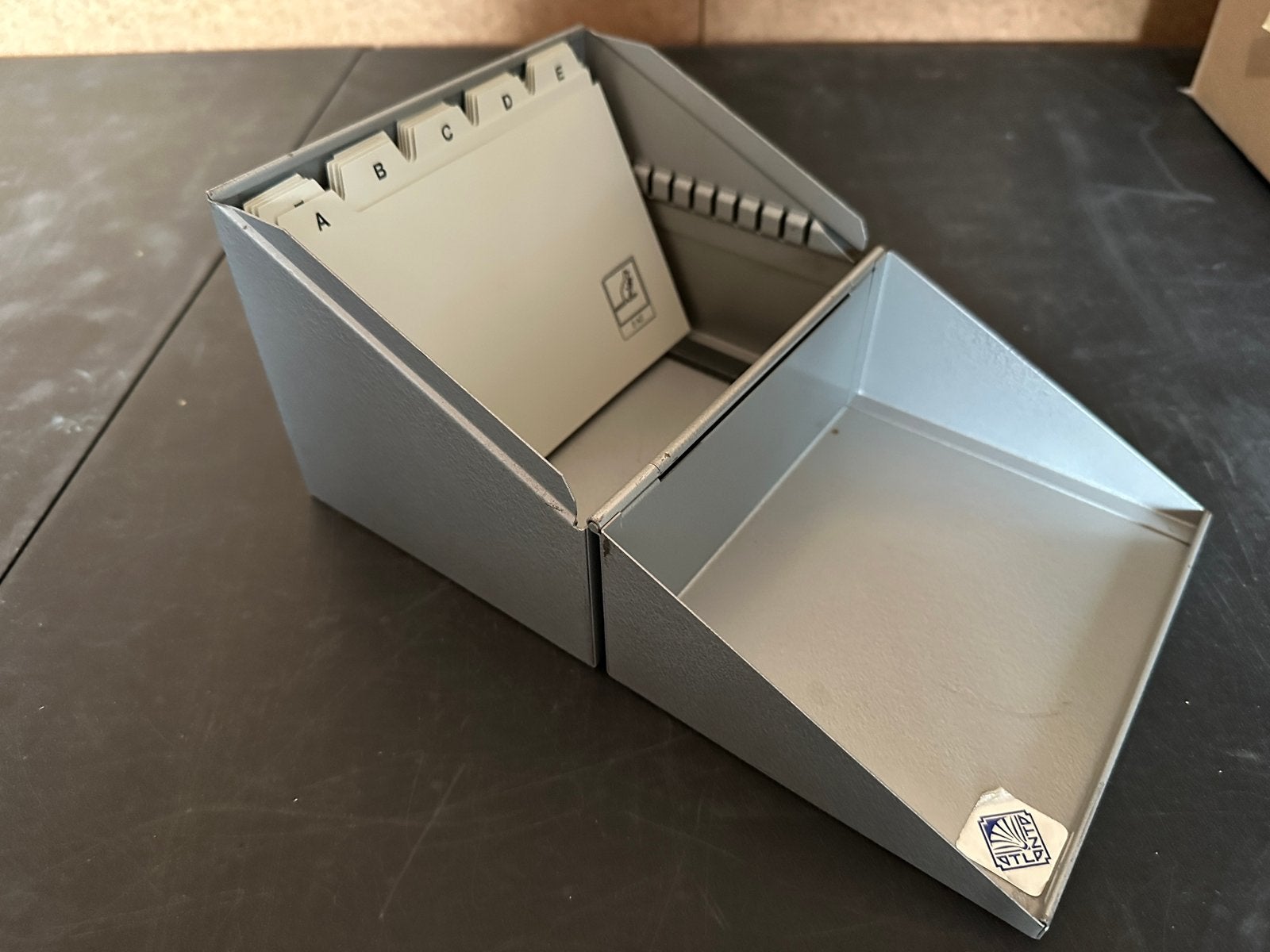 Vintage metalen kaartenbak met indexkaarten, Ophalen of Verzenden, Gebruikt