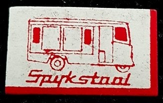Spijkstaal speld. blik rood, Verzamelen, Speldjes, Pins en Buttons, Verzenden, Nieuw, Transport, Speldje of Pin