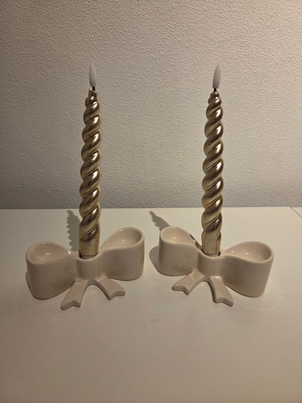 2x Crèmekleurige strik kandelaar, Ophalen of Verzenden