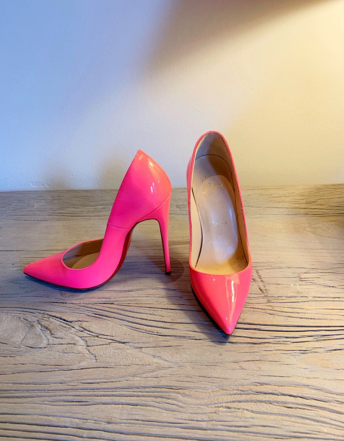 Christian Louboutin So Kate 120 neonroze lakleer, Ophalen of Verzenden, Zo goed als nieuw
