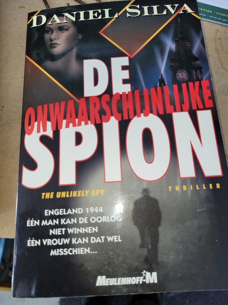 nieuwstaat de onwaarschijnlijke spion daniel silva, Boeken, Ophalen of Verzenden, Tweede Wereldoorlog, Zo goed als nieuw