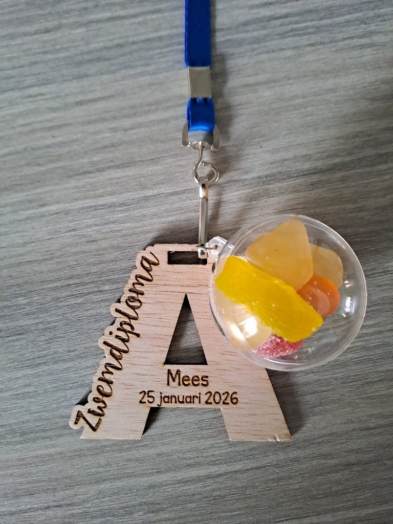 Houten zwemdiploma medaille met snoepbol, Ophalen of Verzenden, Nieuw, Overige typen, Overige