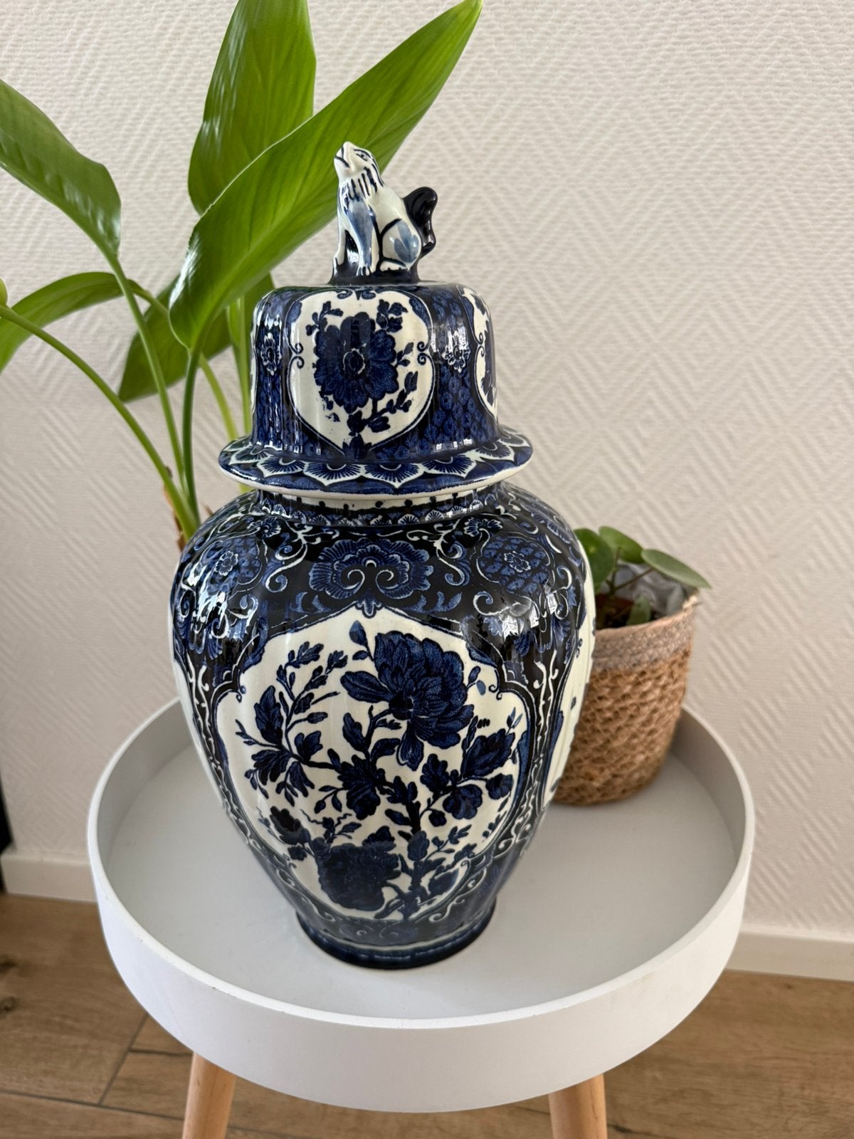 Te koop gave Delfts Blauwe vaas van Boch Royal Shpinx, Ophalen of Verzenden