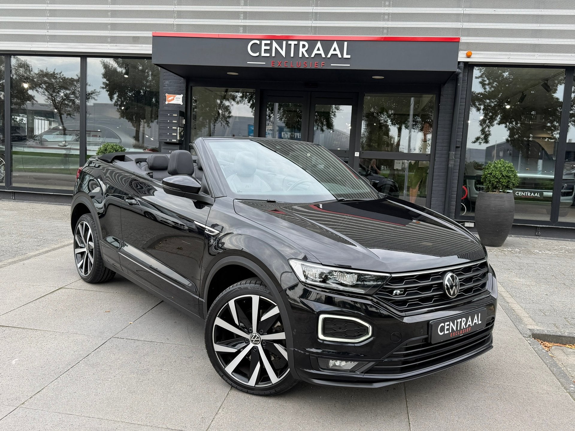 Volkswagen T-Roc Cabrio 1.5 TSI R-Line ACC|Carplay|Camera|Vi, 15 km/l, Euro 6, 4 cilinders, Leder en Stof