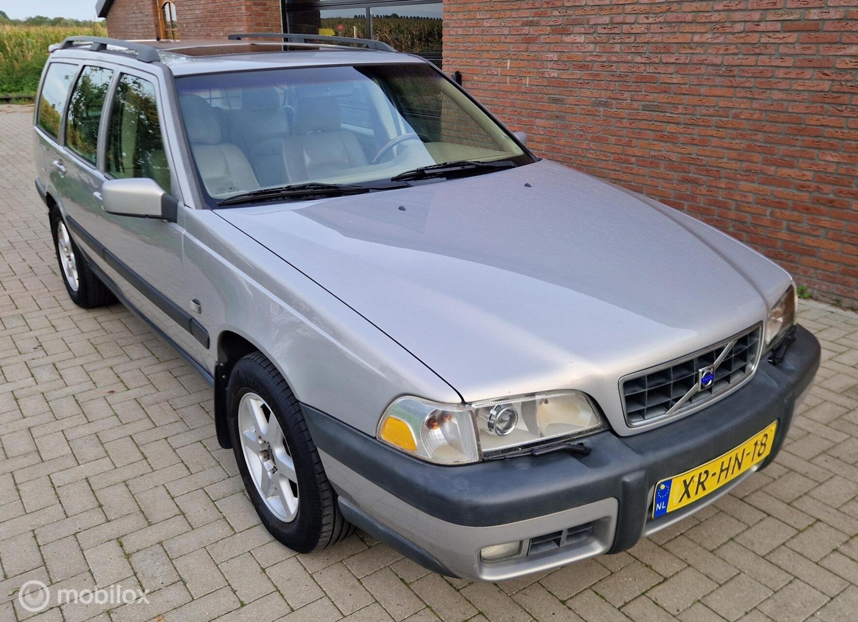 Volvo V70 XC 2.5 T AWD Luxury, Auto's, Gebruikt, Vierwielaandrijving, 1600 kg, 1630 kg