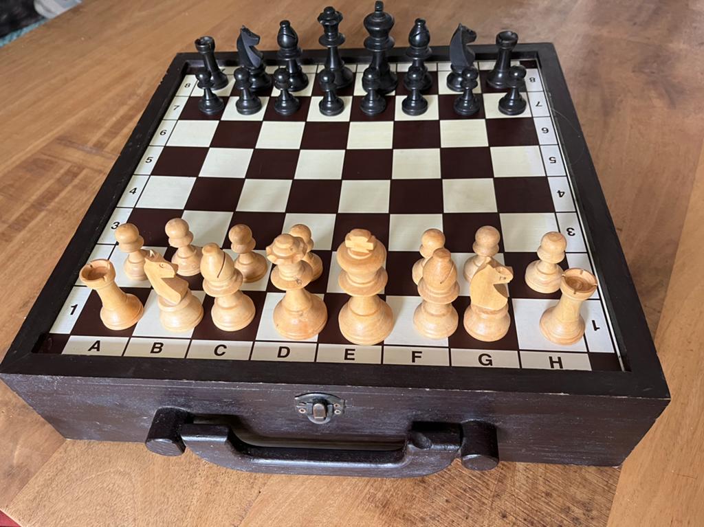 Vintage schaakspel in kist en vintage Staunton schaakstukken, Ophalen of Verzenden, Zo goed als nieuw