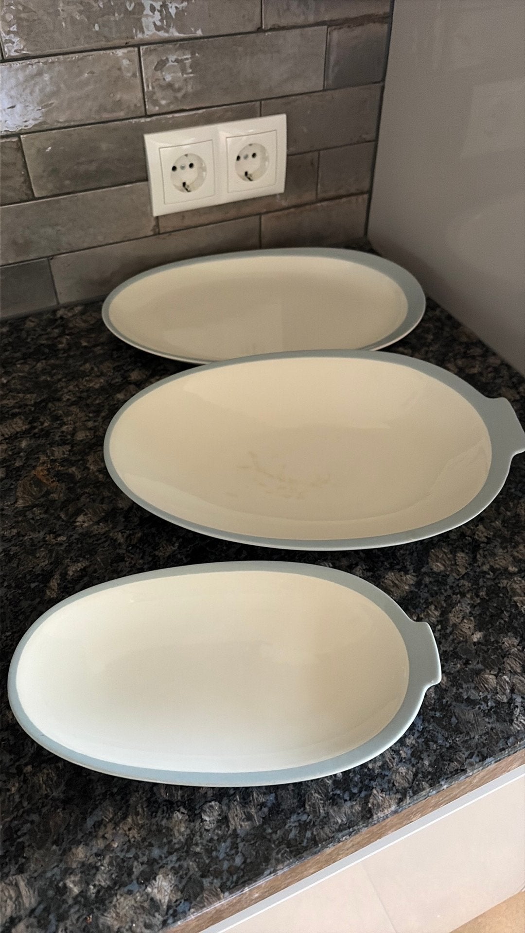 3 Petrus Regout pastel grijsblauwe schalen, Ophalen of Verzenden