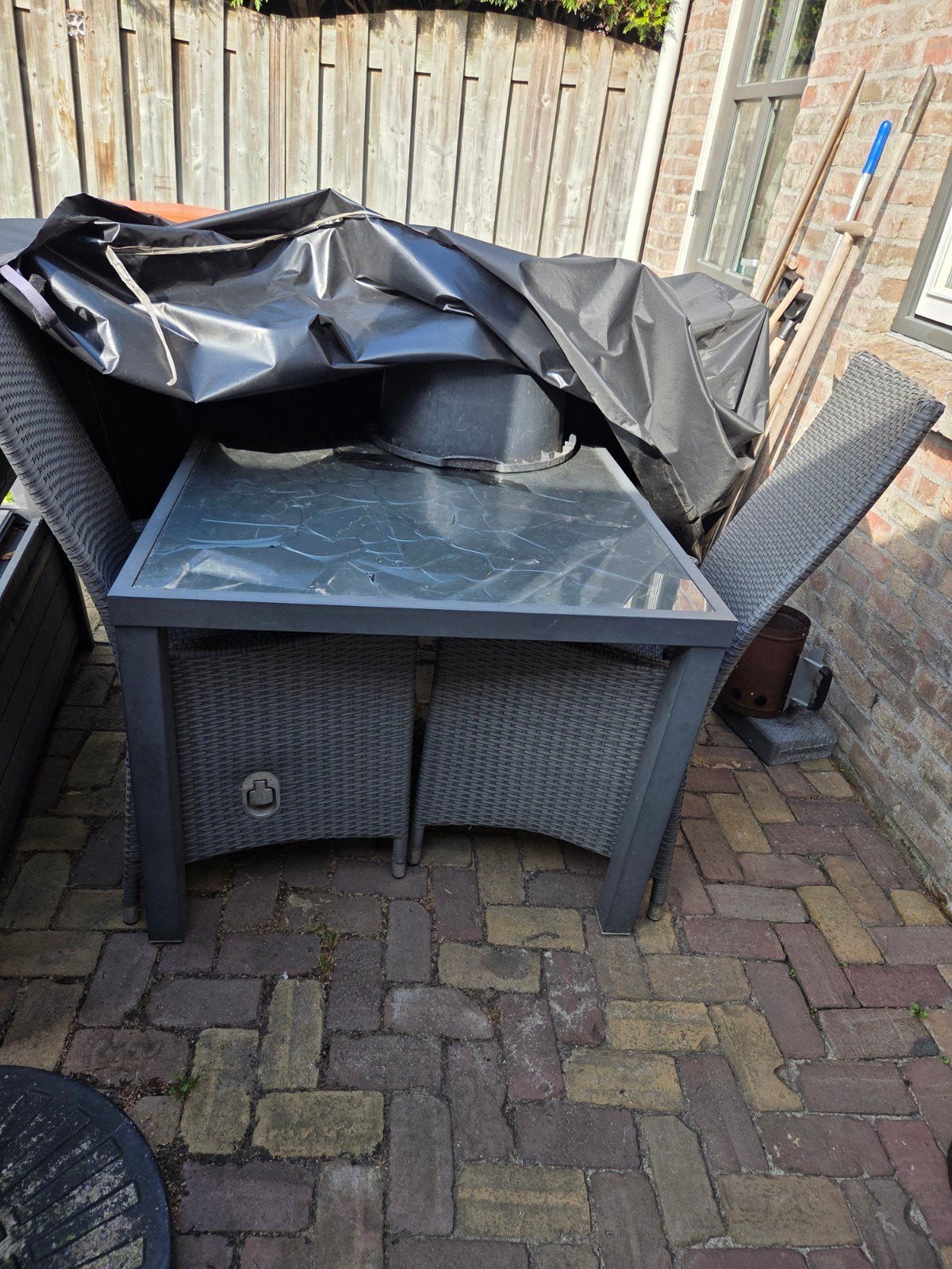 Tuinset met tafel en vier stoelen, Tuin en Terras, Ophalen, 4 zitplaatsen, Gebruikt, Wicker