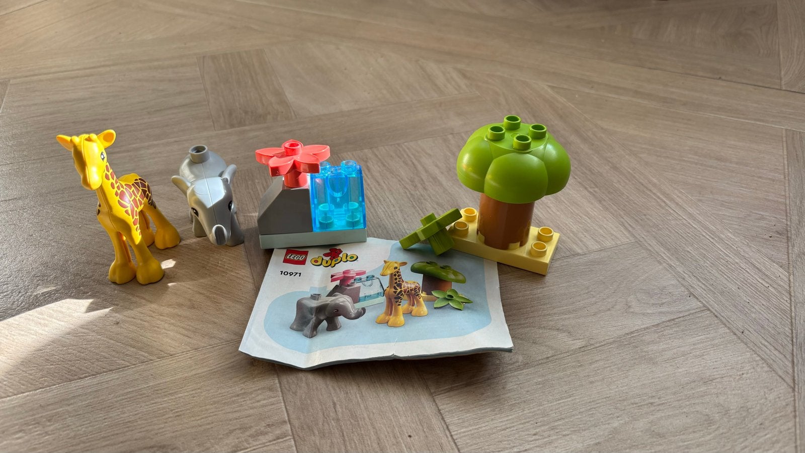 Foto 3 van LEGO Duplo 10971 Wilde Dieren van Afrika met Giraffe