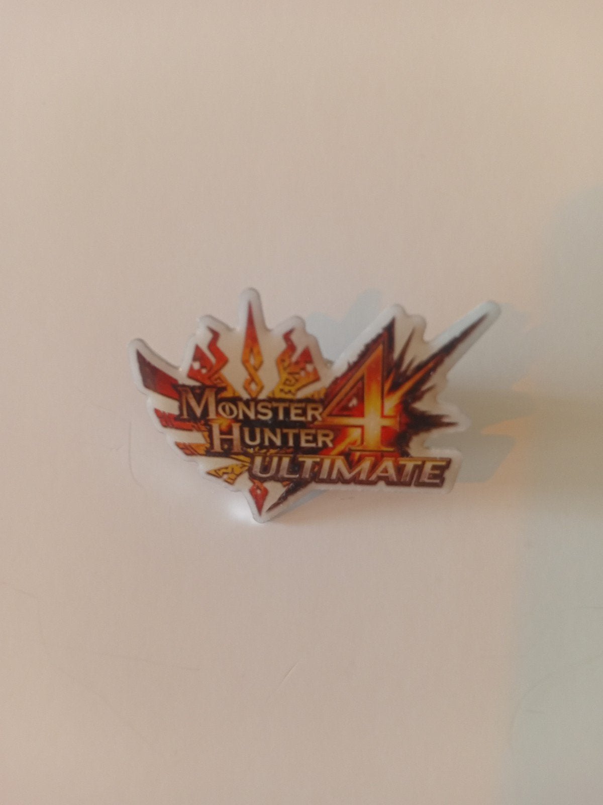 Monster Hunter 4 Ultimate Pin Badge Nintendo, Ophalen of Verzenden, Zo goed als nieuw, Overige onderwerpen, Speldje of Pin