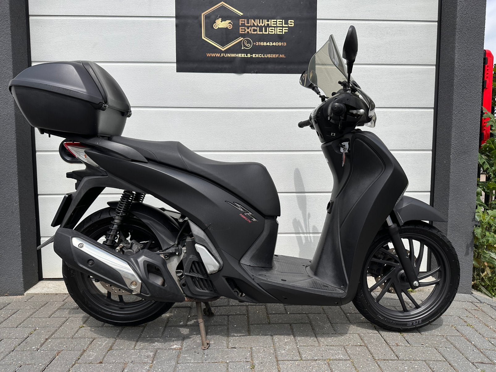 Honda SH 150 Matzwart ABS | 2014 | Start/Stop | Motorscooter, Motoren, Scooter, Occasion, Bedrijf, Minimaal motorrijbewijs A2