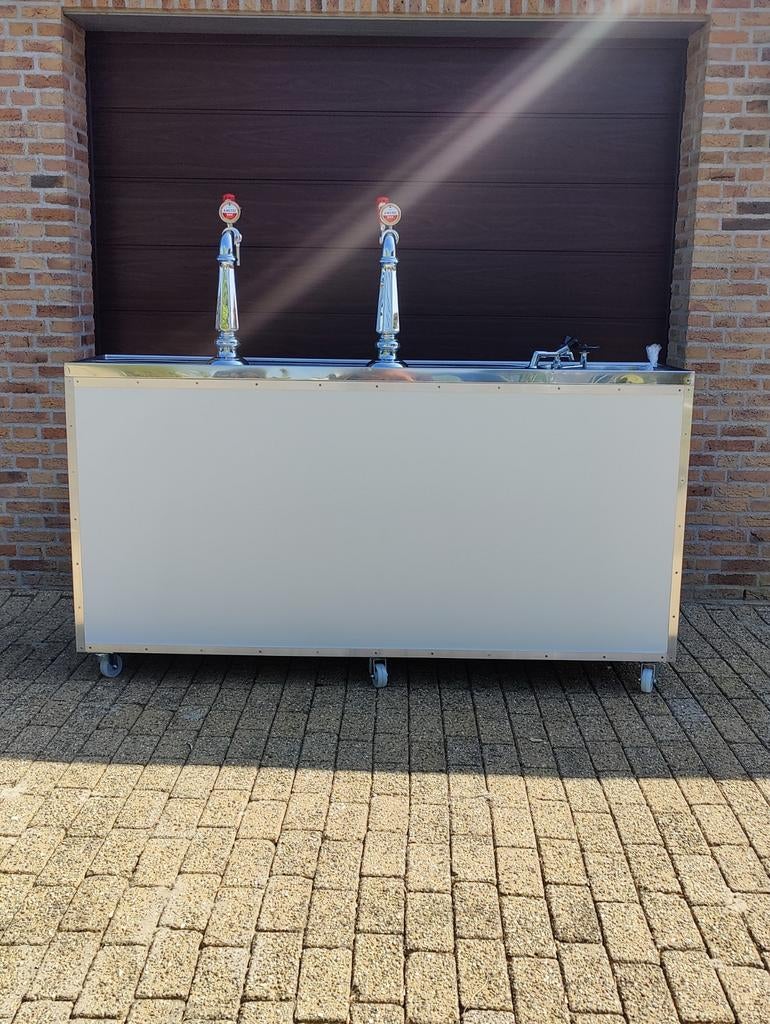 Mooie mobiele bier tap met 2 zuilen en verlichting., X, Noorden, Bos mobiele bar bouw, Ophalen