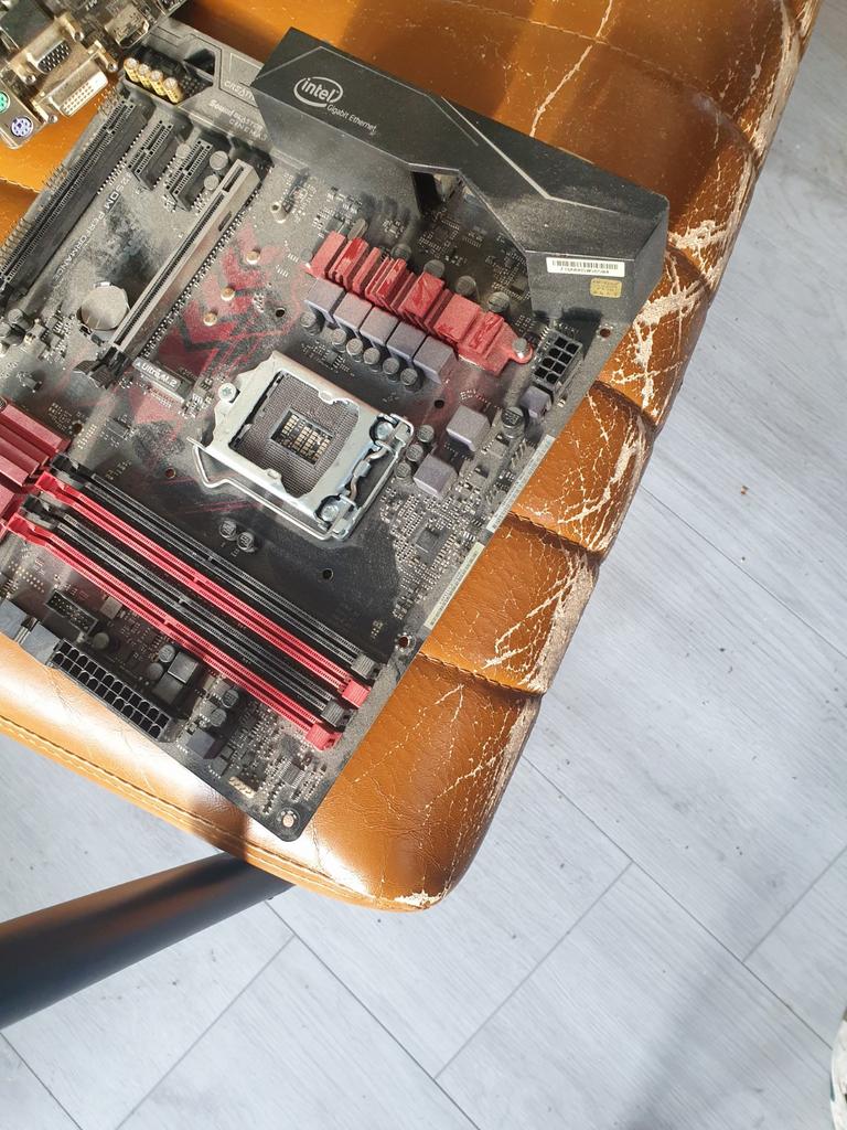 Intel asrock fatal1ty moederboard, Ophalen of Verzenden, Gebruikt