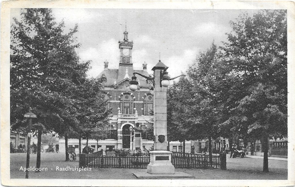 AK Apeldoorn - Raadhuisplein, Verzenden, 1940 tot 1960, Gelopen, Gelderland