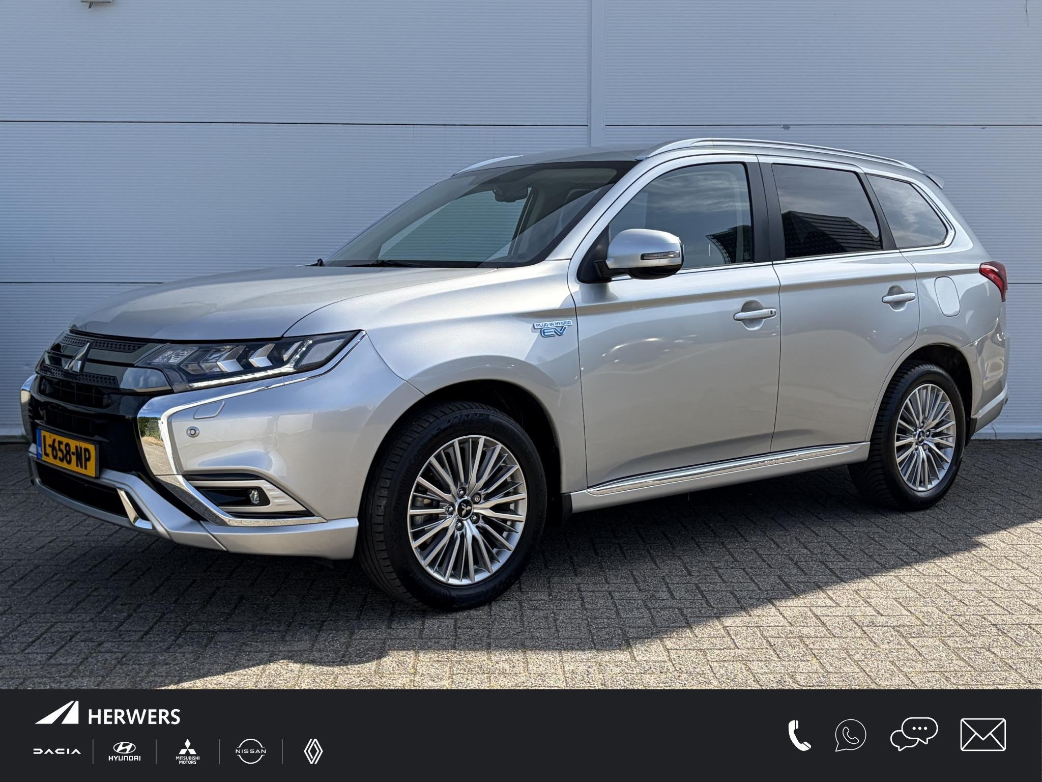 Mitsubishi Outlander 2.4 PHEV Intense / Trekhaak ( 1500 kg ), Automaat, Euro 6, 4 cilinders, 1865 kg