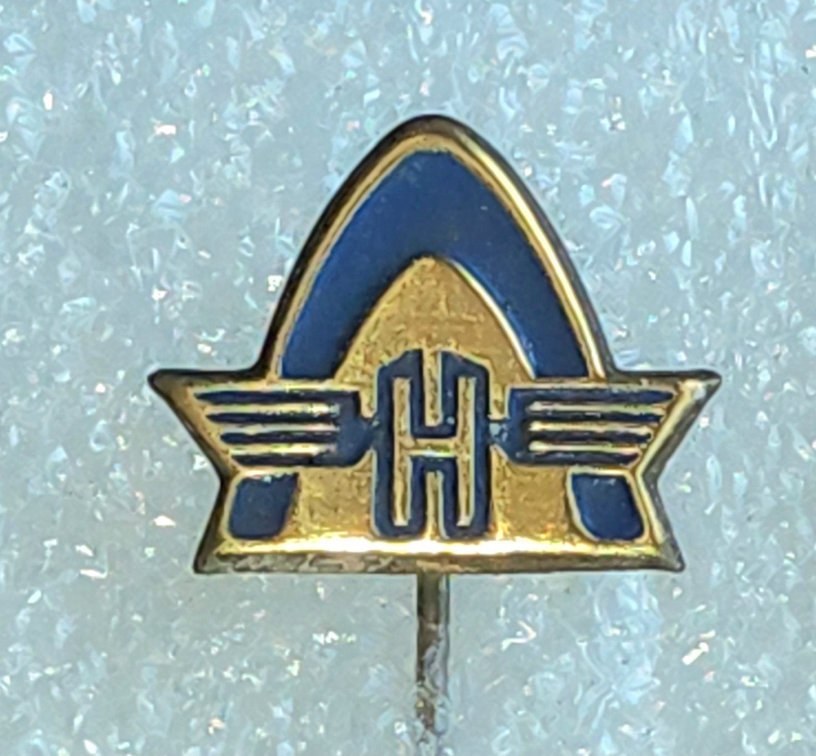 Vintage Speldje Hanomag - Merklogo, Ophalen of Verzenden, Gebruikt, Merk, Speldje of Pin