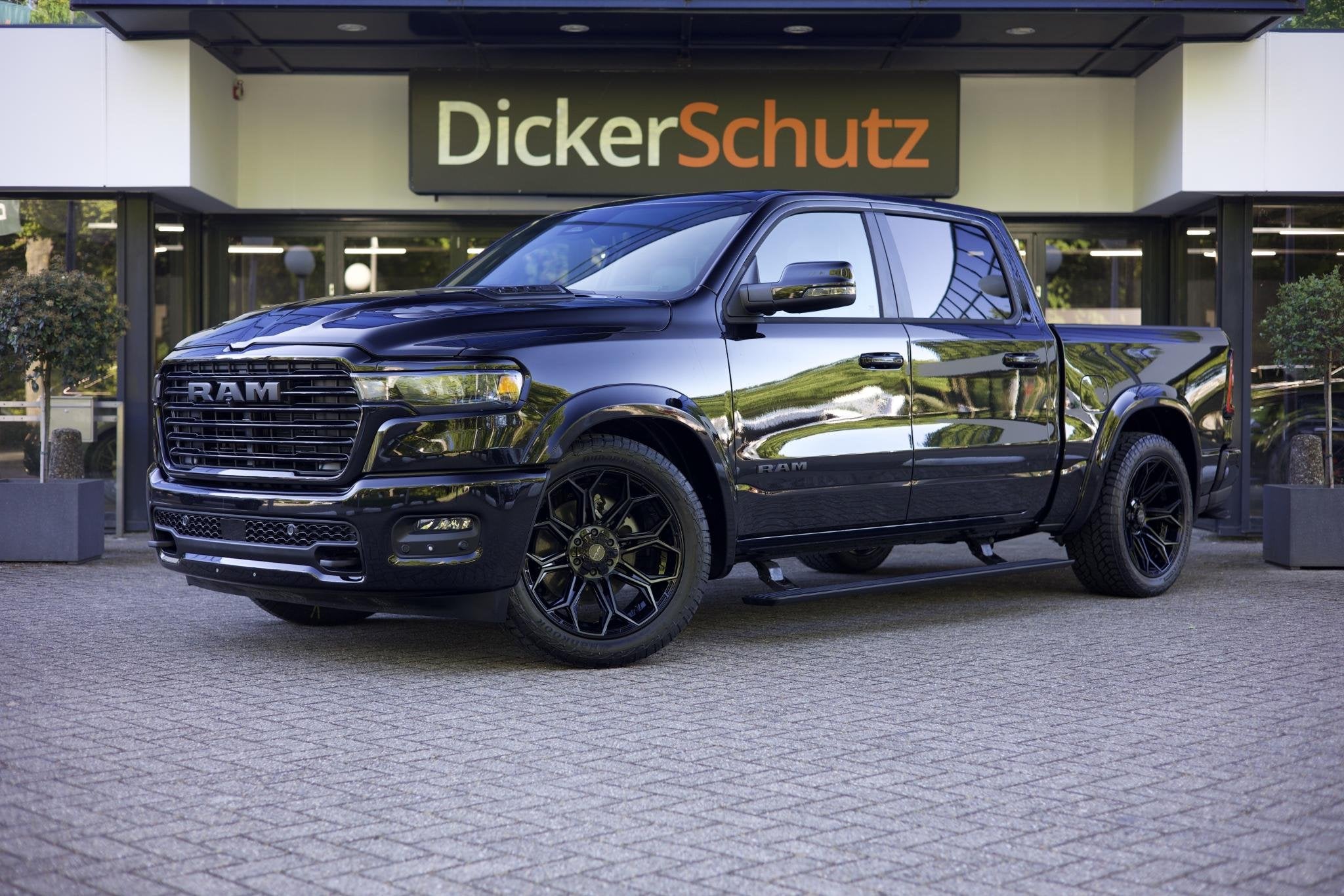 Dodge Ram 1500 Laramie Night SO DEMOPRIJS! | Luchtvering | P, Automaat, Lichtsensor, Zwart, Leder