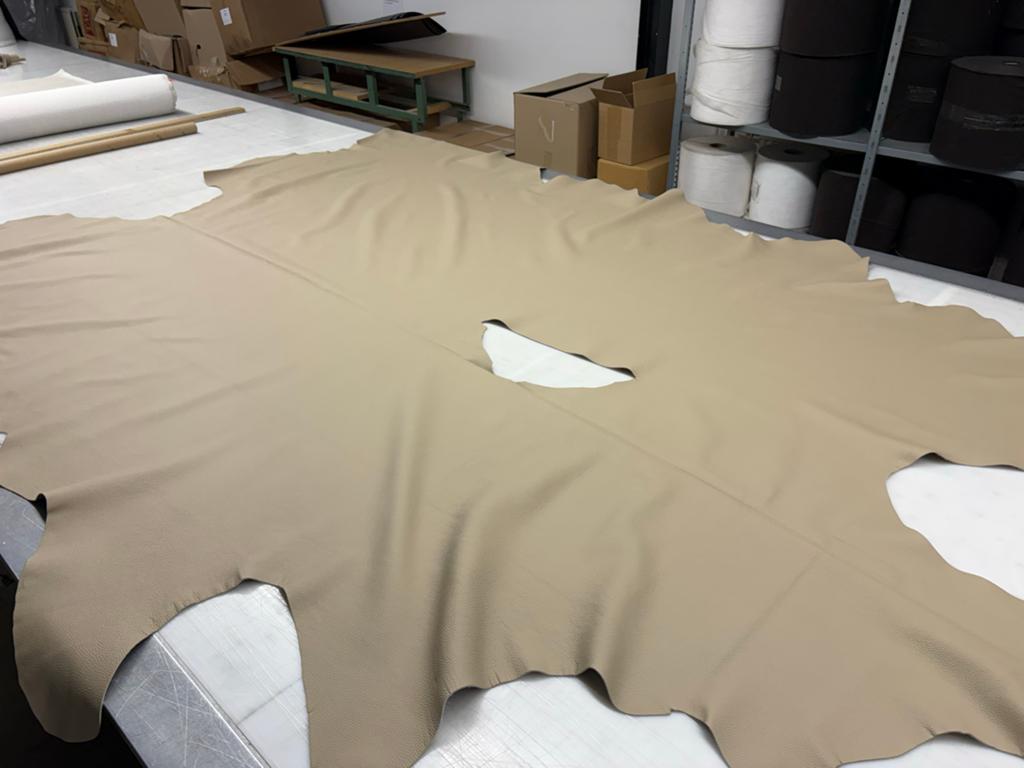 Huid leer, beige,  5m2 ideaal voor bekleding, Hobby en Vrije tijd, Stoffen en Lappen, Ophalen of Verzenden, Nieuw, Beige
