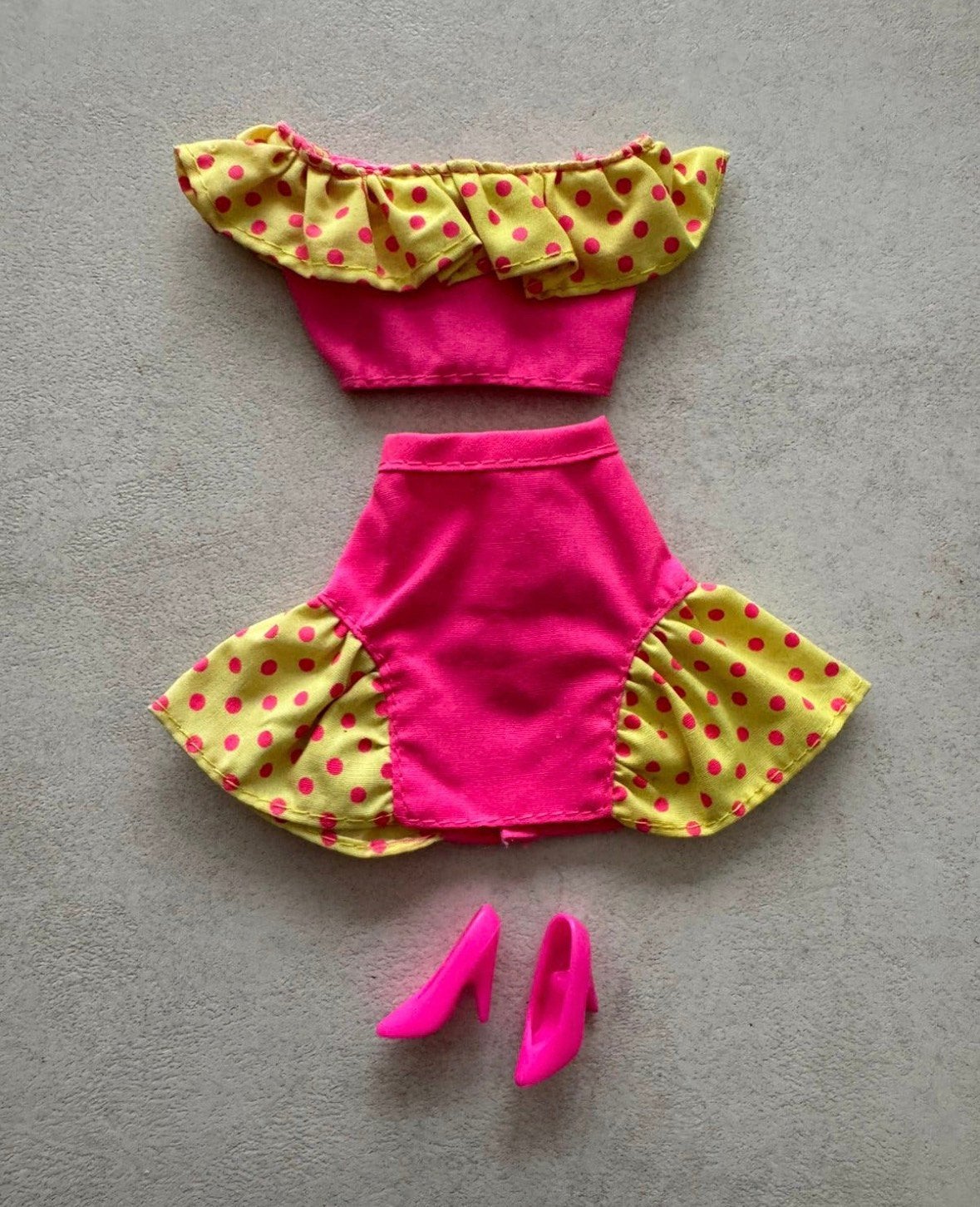 Barbie roze kleding setje jaren 90, Ophalen of Verzenden, Gebruikt, Kleertjes