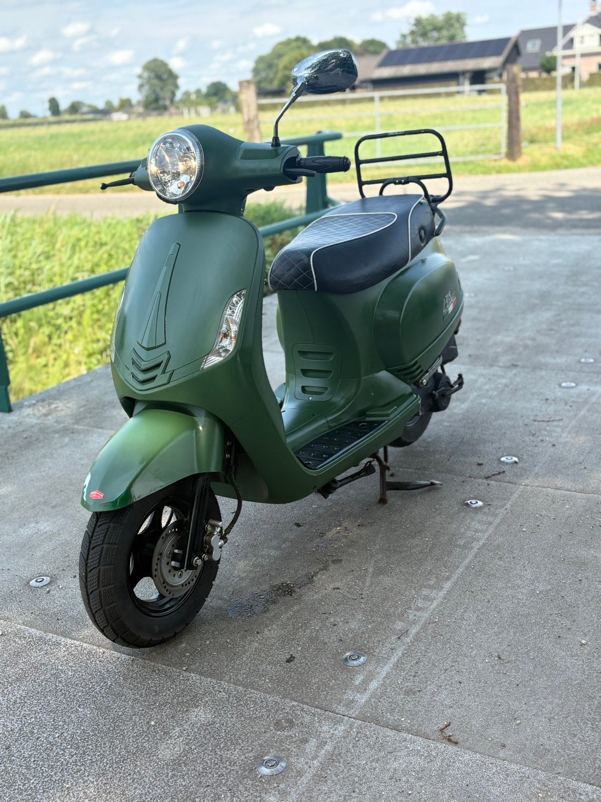 Zeer nette  iva luxe 50, Ophalen of Verzenden, Zo goed als nieuw, Benzine