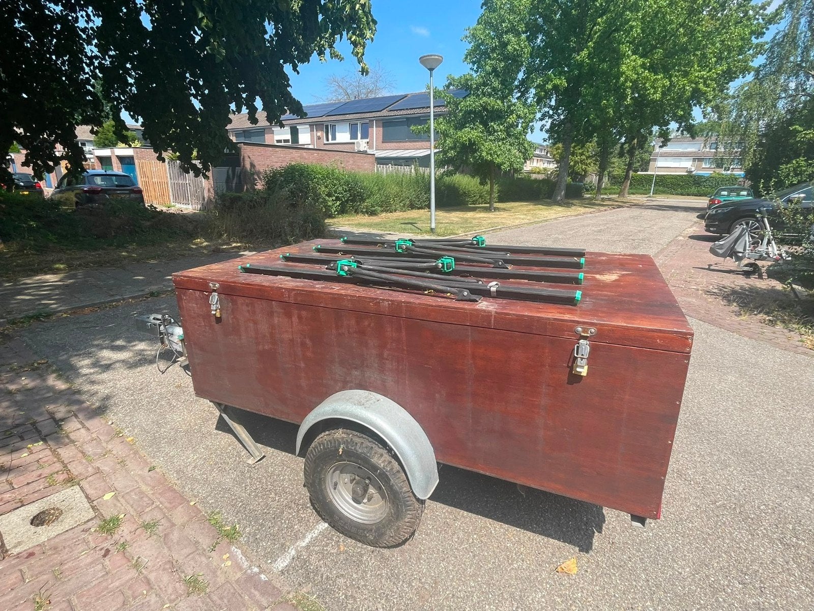 Aanhanger met afsluitbare bak en fietsdragers, Ophalen, Gebruikt