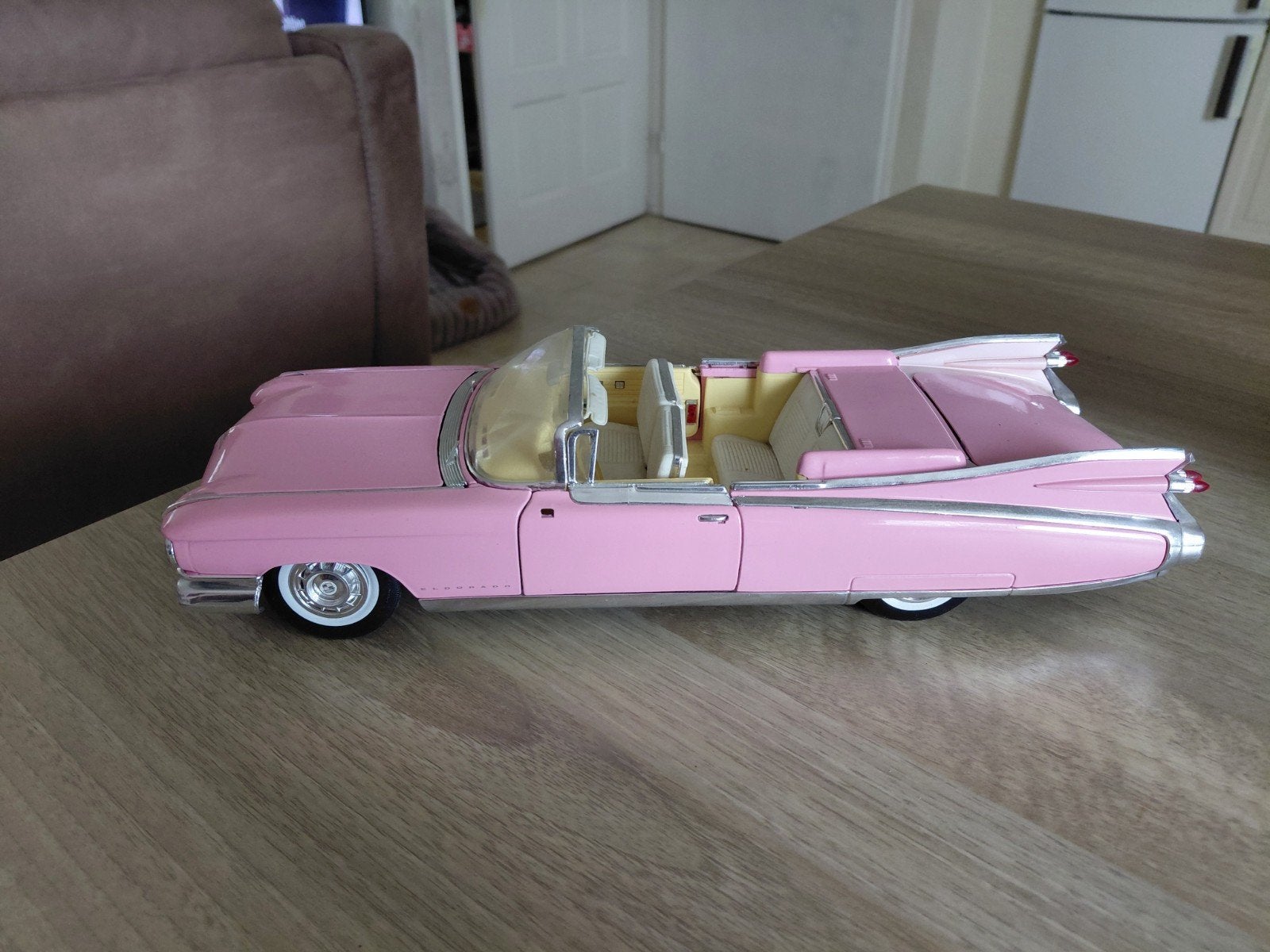 roze cadillac 1:18, Ophalen of Verzenden, Gebruikt, Auto, Maisto