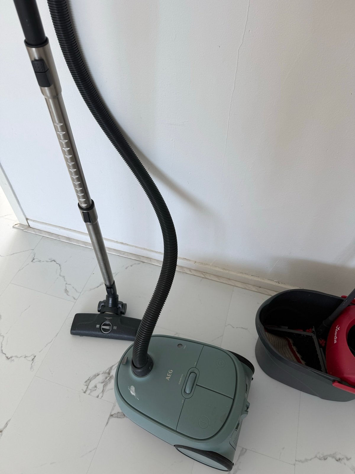 AEG Sledestofzuiger - Krachtig en Betrouwbaar, Gebruikt, Minder dan 1200 watt, AEG, Ophalen