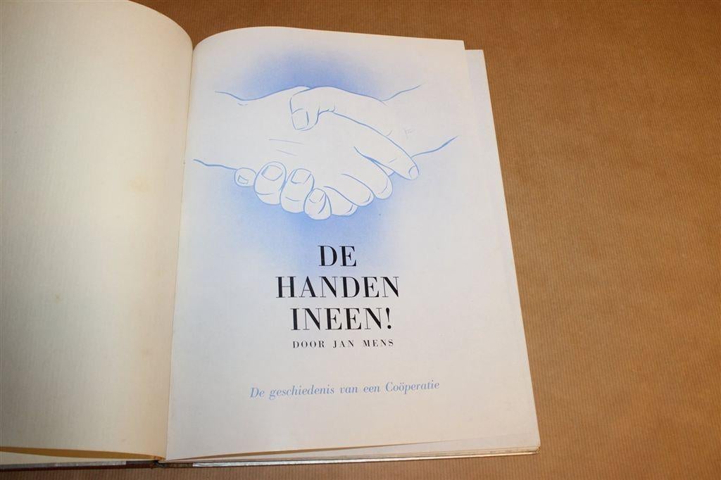 De Handen Ineen — Gedenkboek Zuivelfabriek [1941], Boeken, Ophalen of Verzenden, Gelezen