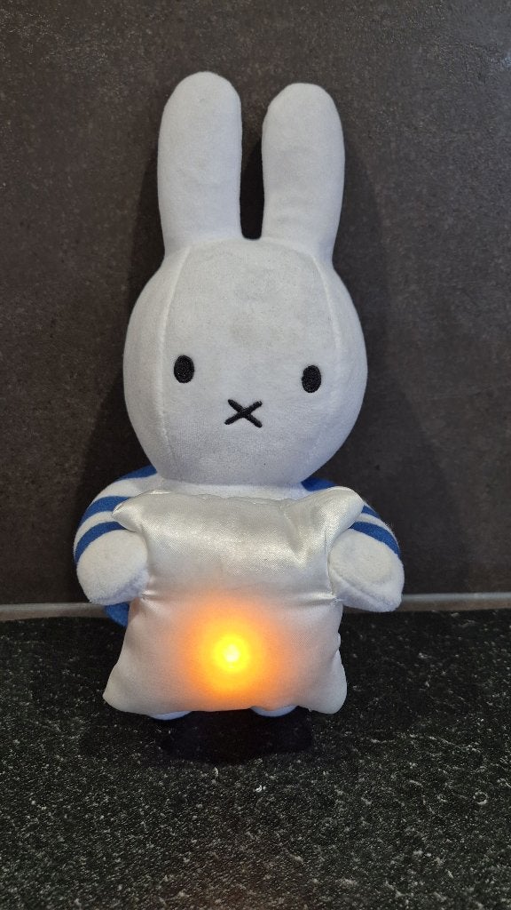 Nijntje Snuggle Time knufel, lampje en muziek. 25cm. 6B14, Kinderen en Baby's, Speelgoed | Knuffels en Pluche, Tweedehands verkoop