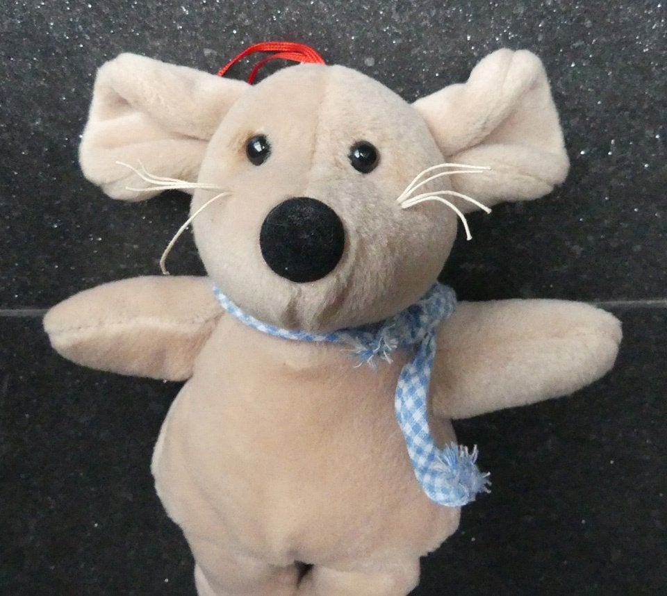 Muizenknuffel muis knuffel pluche beige met halsdoekje, Gebruikt, Overige typen, Ophalen of Verzenden, Klein (minder dan 20 cm)