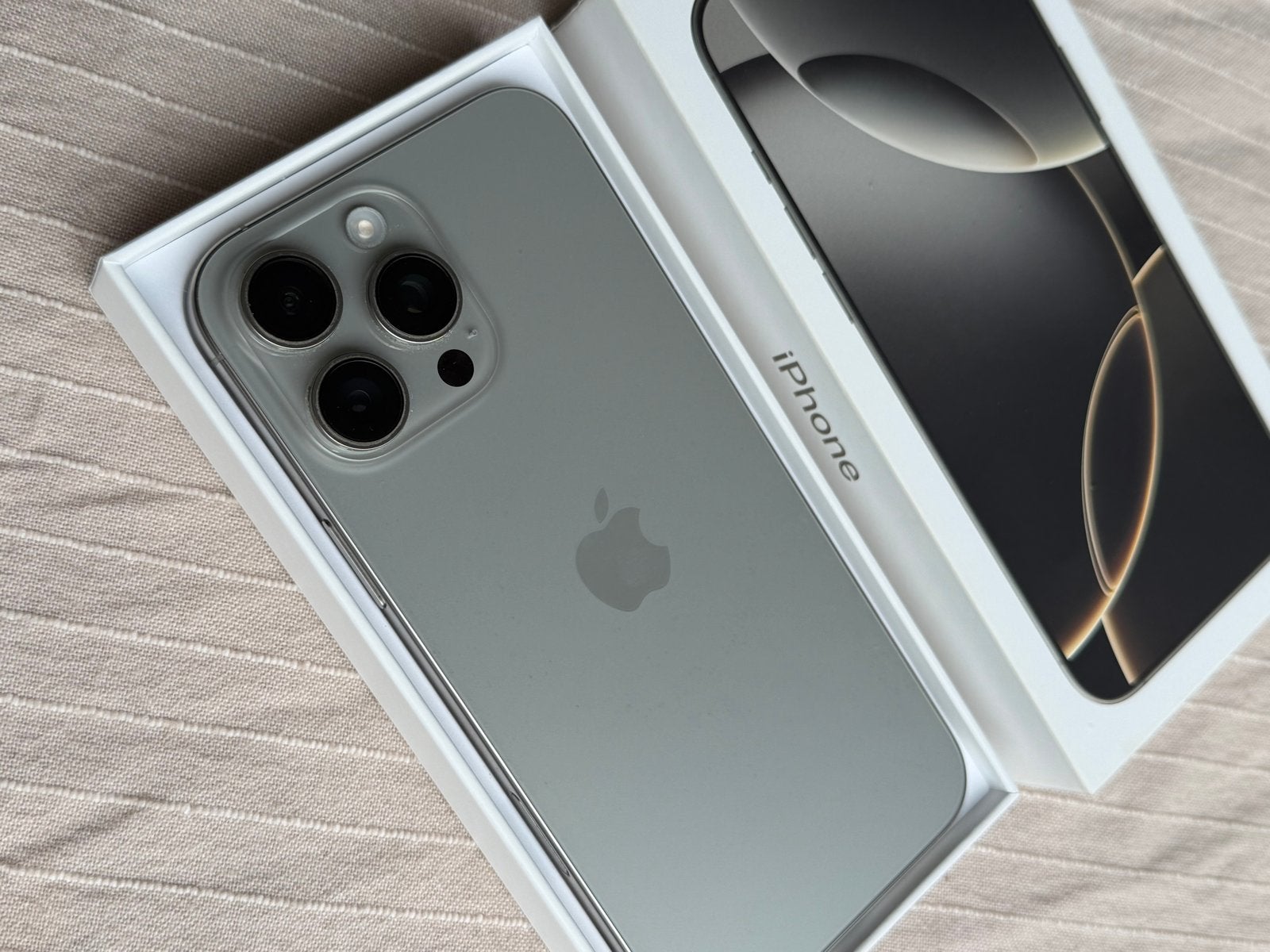 Apple iPhone 16 Pro Max 256GB Natural Titanium, Telecommunicatie, IPhone 16 Pro Max, Zo goed als nieuw, 87 %, Zonder simlock