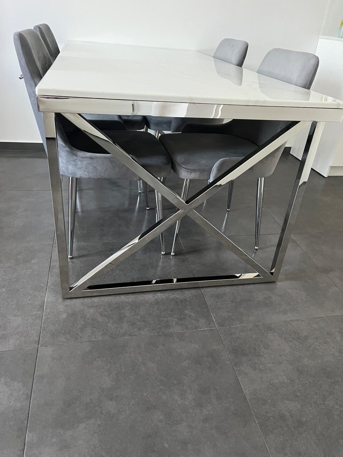 Moderne Eettafel met 4 Stoelen - Marmerlook & Chroom, Huis en Inrichting, Tafels | Eettafels, Overige materialen, Zo goed als nieuw