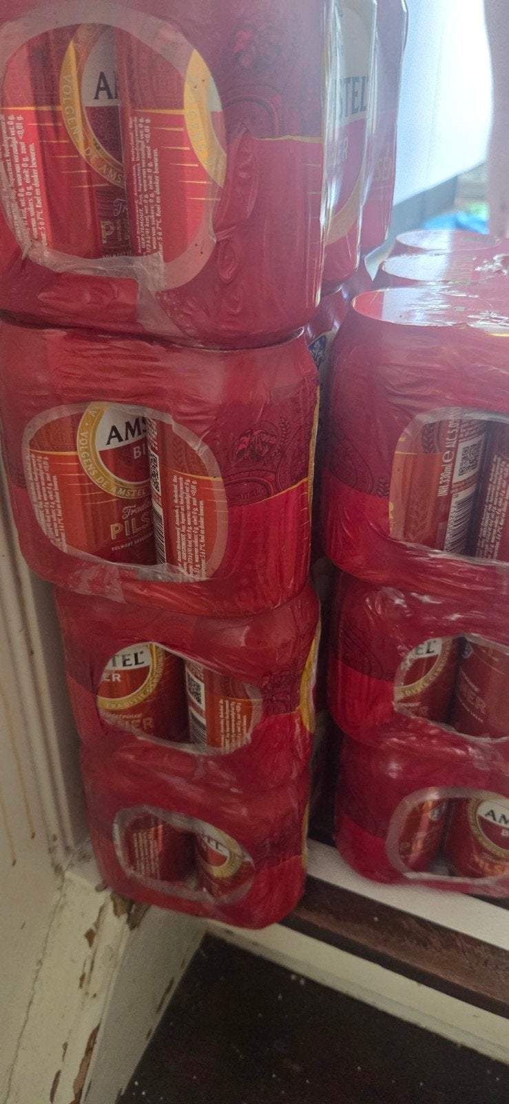 14 sixpacks Amstel bier, Ophalen