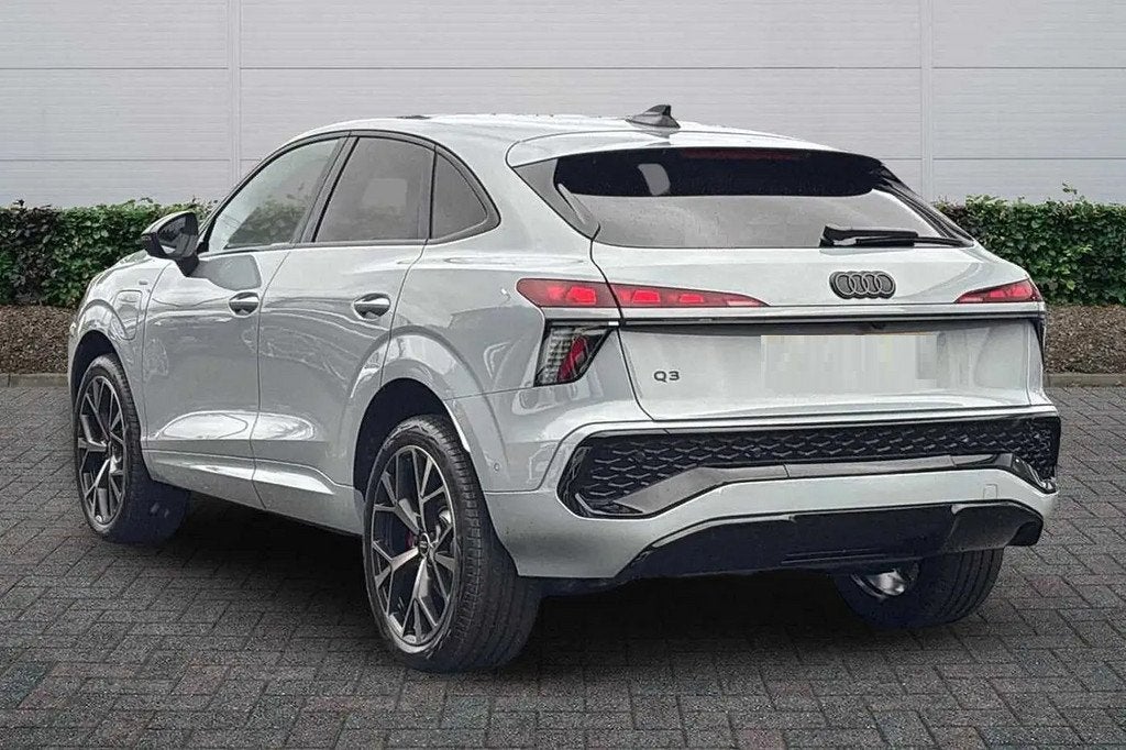 Audi Q3 Sportback 1.5 200kW e-hybrid S edition Zeer Compleet, Auto's, Audi, 1800 kg, Euro 6, 4 cilinders, 150 min