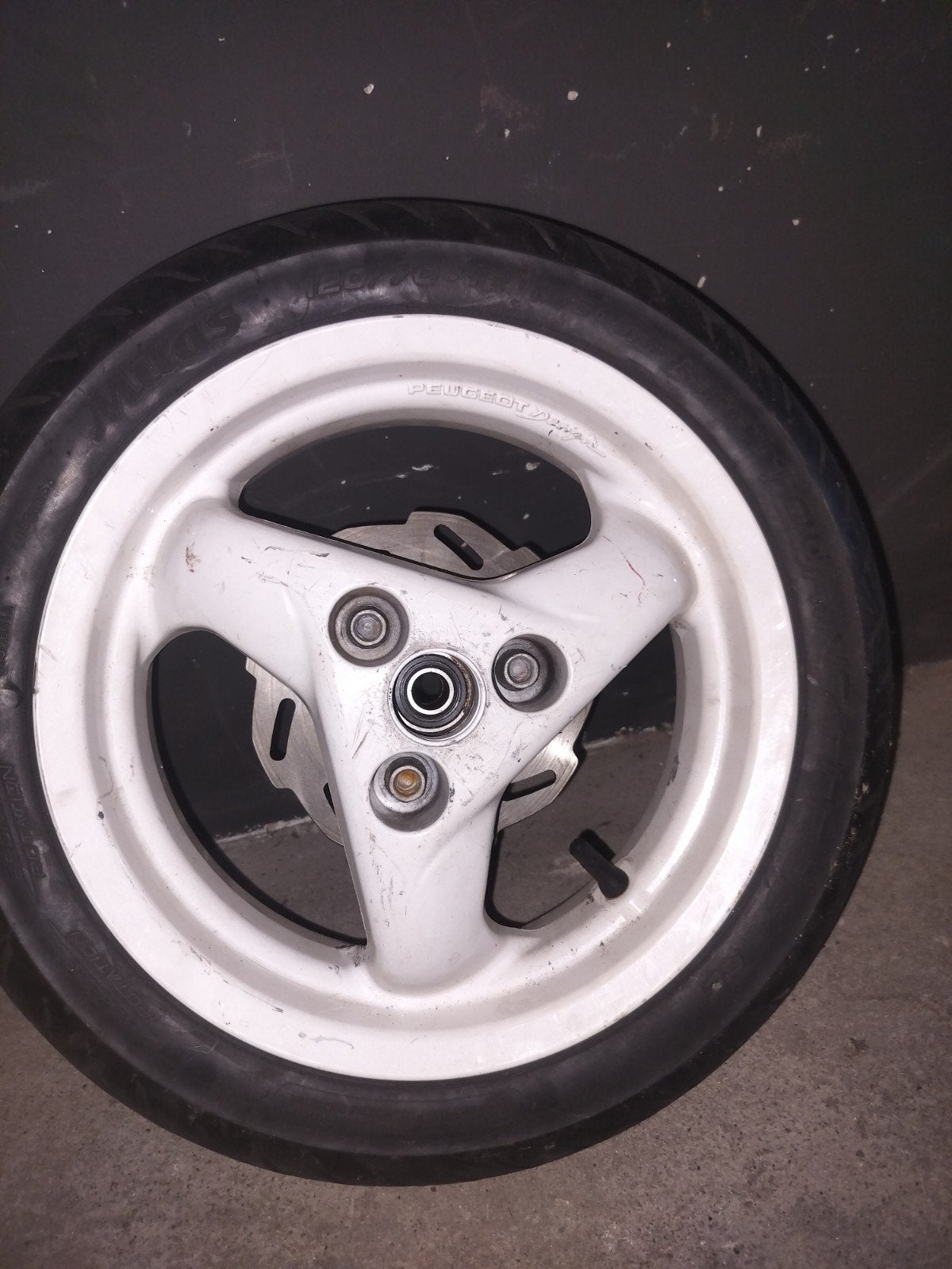 Peugeot Speedfight 2 voorvelg met band en remschijf, Ophalen of Verzenden, Gebruikt, Overige typen, Peugeot