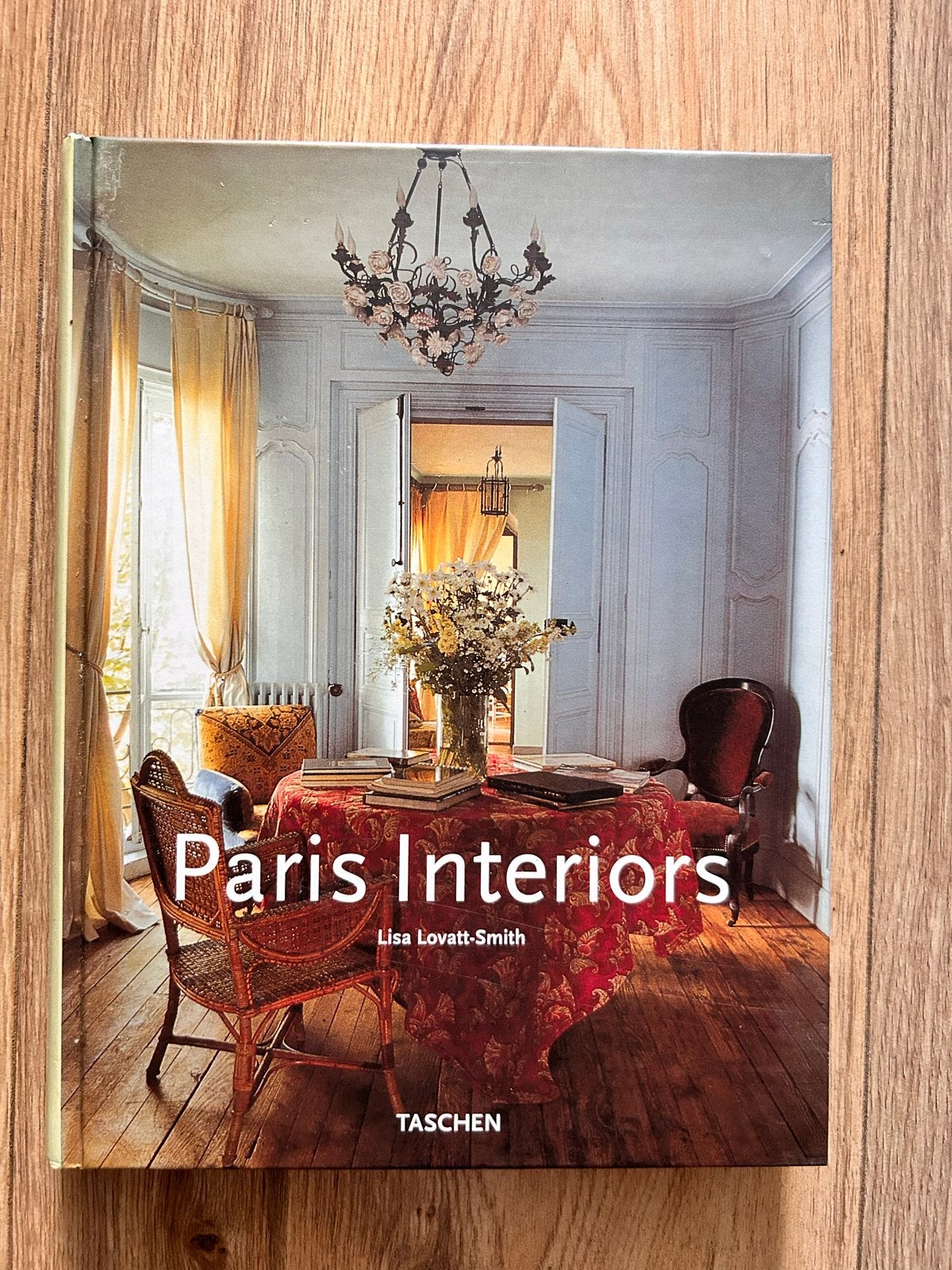 Paris Interiors - Lisa Lovatt-Smith - Taschen, Ophalen of Verzenden, Gelezen, Architectuur algemeen
