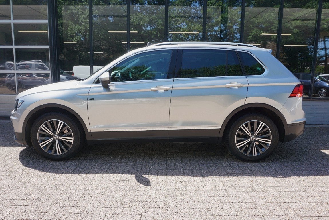 Volkswagen Tiguan 1.5 TSI ACT Join Schuifkanteldak/Trekhaak!, Auto's, Volkswagen, Euro 6, Grijs, SUV of Terreinwagen, 750 kg