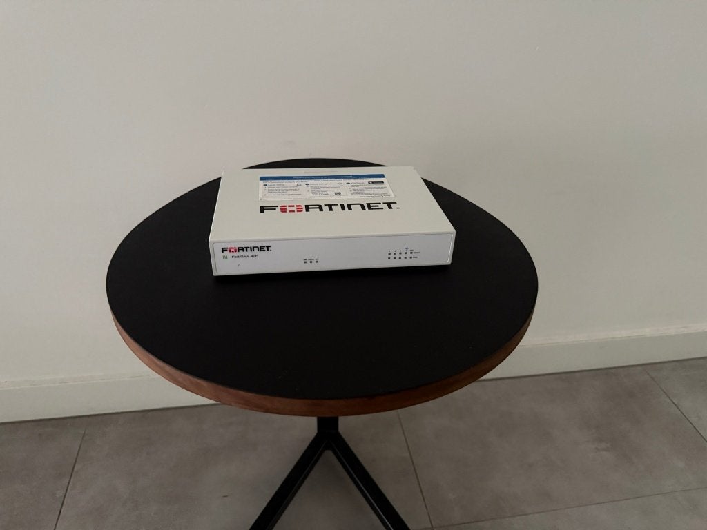 FortiGate 40F, Computers en Software, Ophalen of Verzenden, Zo goed als nieuw, Router, Fortinet Fortigate
