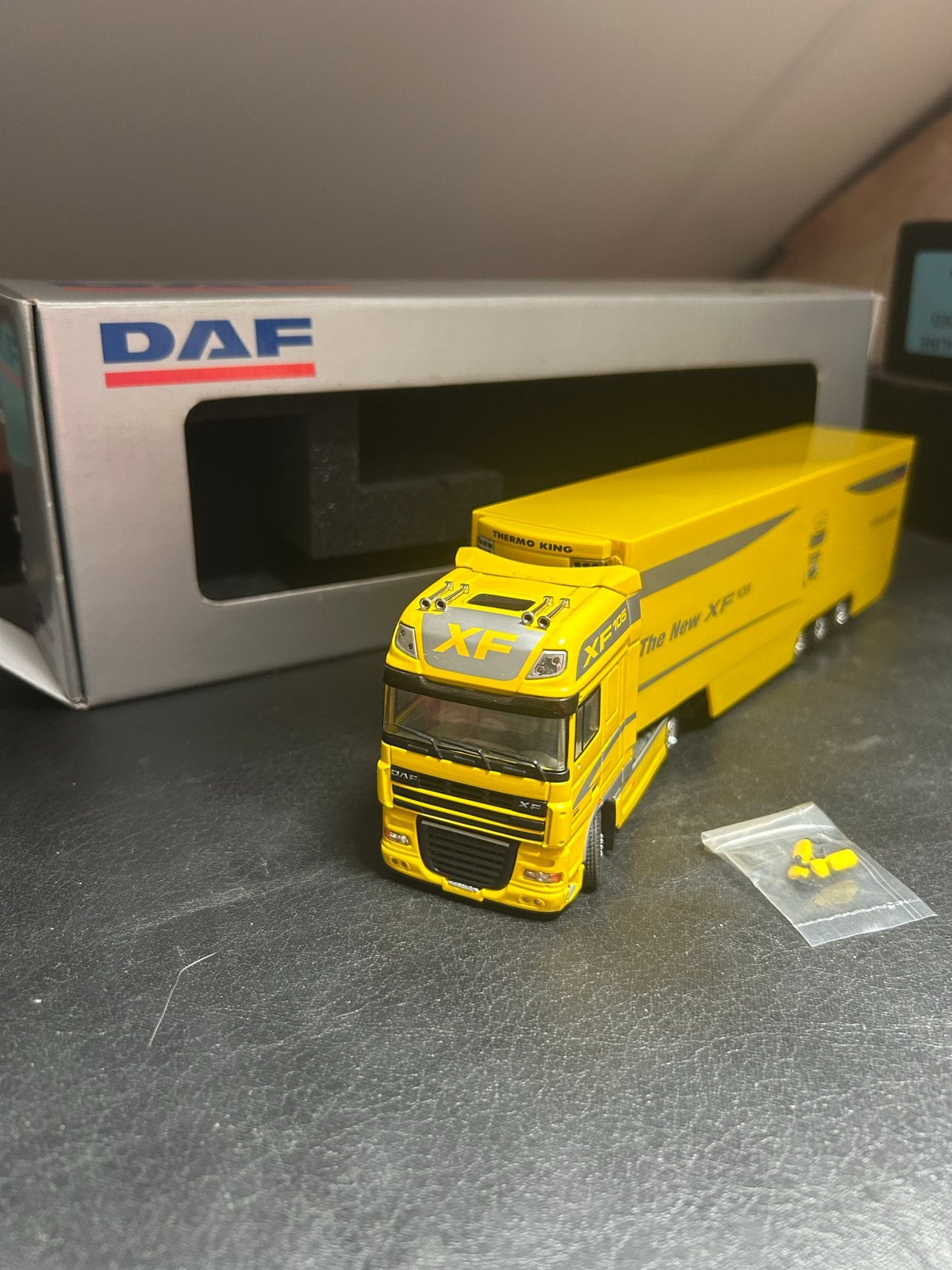 DAF XF 105 Tekno model vrachtwagen met trailer, Overige merken, 1:32 tot 1:50, Ophalen of Verzenden, Zo goed als nieuw