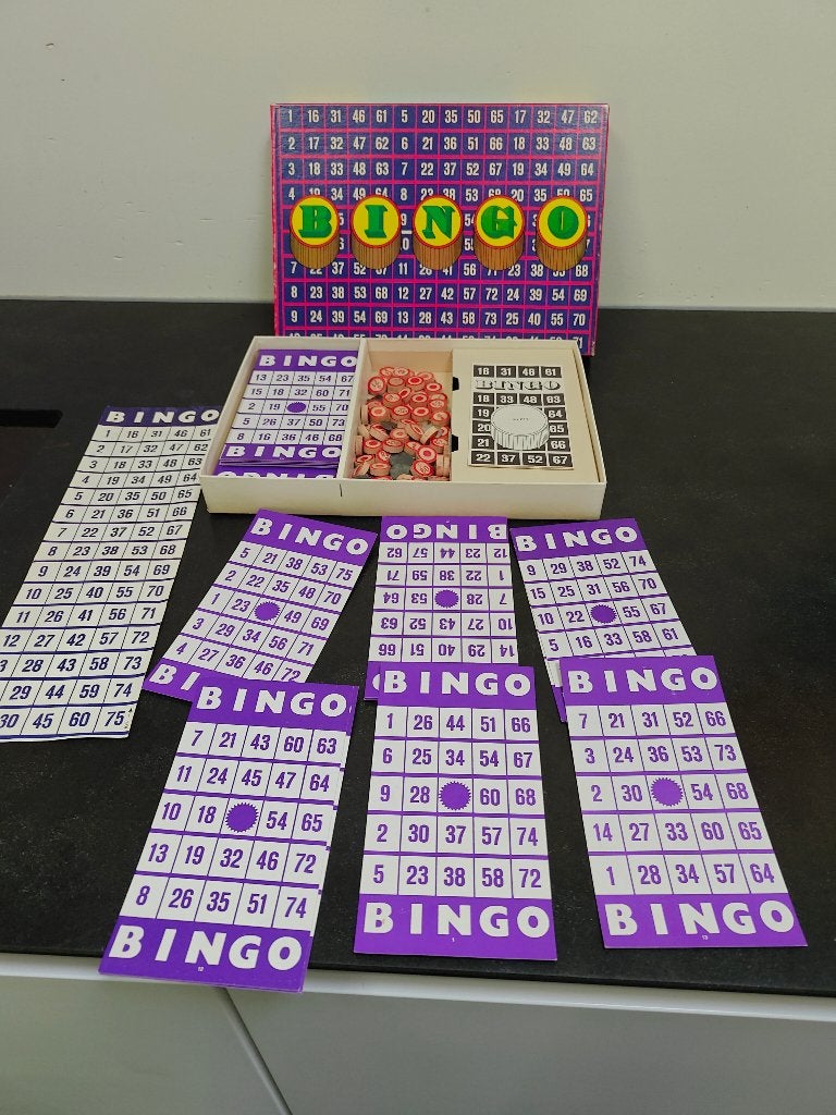 Bingo, Hobby en Vrije tijd, Gezelschapsspellen | Bordspellen, Gebruikt, Vijf spelers of meer, Onbekend, Ophalen of Verzenden