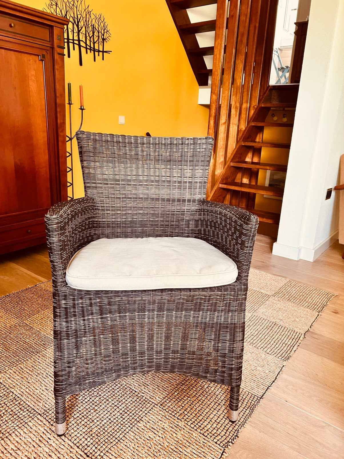 Fauteuil vervaardigd uit duurzaam synthetisch vlechtwerk, Tuin en Terras, Ophalen, Zo goed als nieuw, Kunststof
