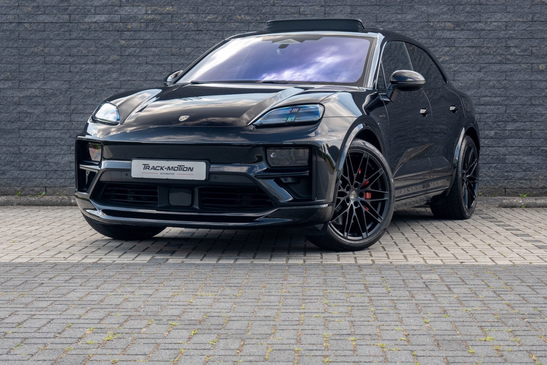 Porsche Macan Turbo 100 kWh BTW 21% Black Pano, Auto's, Automaat, Dealer onderhouden, Gebruikt, Zwart