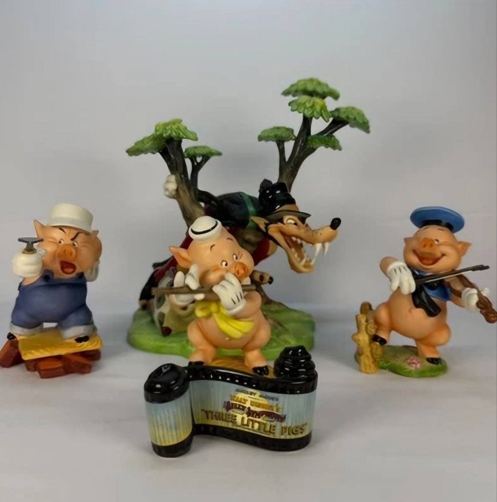 Wdcc Disney Big Bad Wolf & 3 little pigs biggetjes in doos, Ophalen of Verzenden, Overige figuren, Zo goed als nieuw, Beeldje of Figuurtje