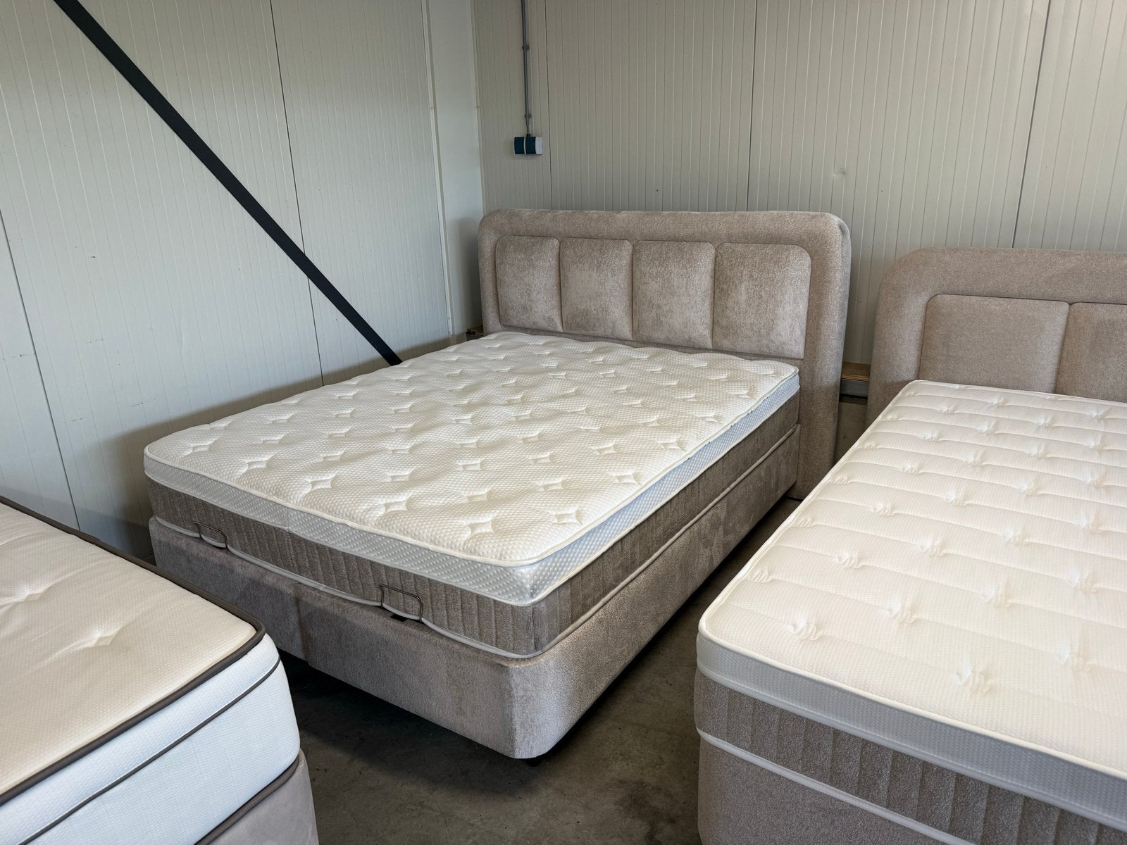 Boxspring 160x200 Teddy taupe incl. matras en opbergruimte, Huis en Inrichting, Slaapkamer | Boxsprings, Beige, Ophalen of Verzenden
