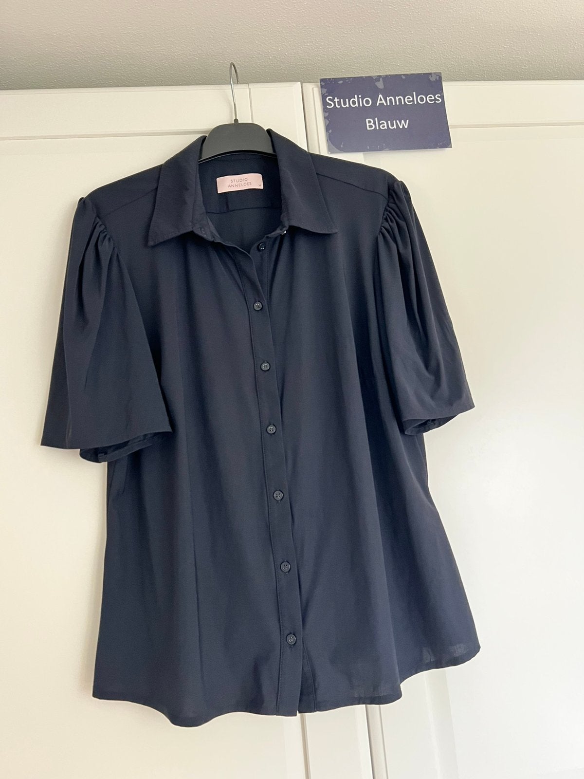 Studio anneloes poppy butterfly blouse M donkerblauw, Kleding | Dames, Maat 38/40 (M), Blauw, Ophalen of Verzenden, Zo goed als nieuw