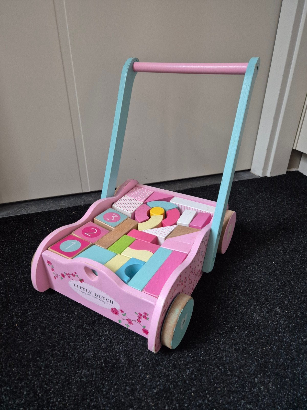Little Dutch blokkenwagen, Ophalen