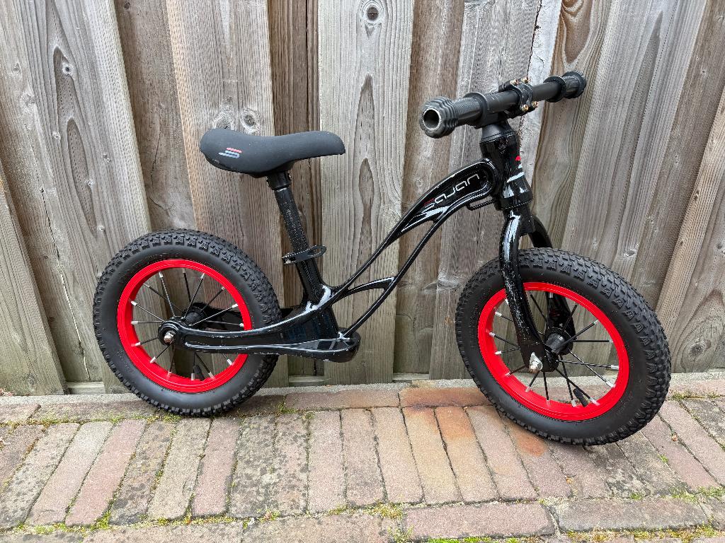 Sajan loopfiets - zwart met rode accenten, Ophalen, Gebruikt, Loopfiets