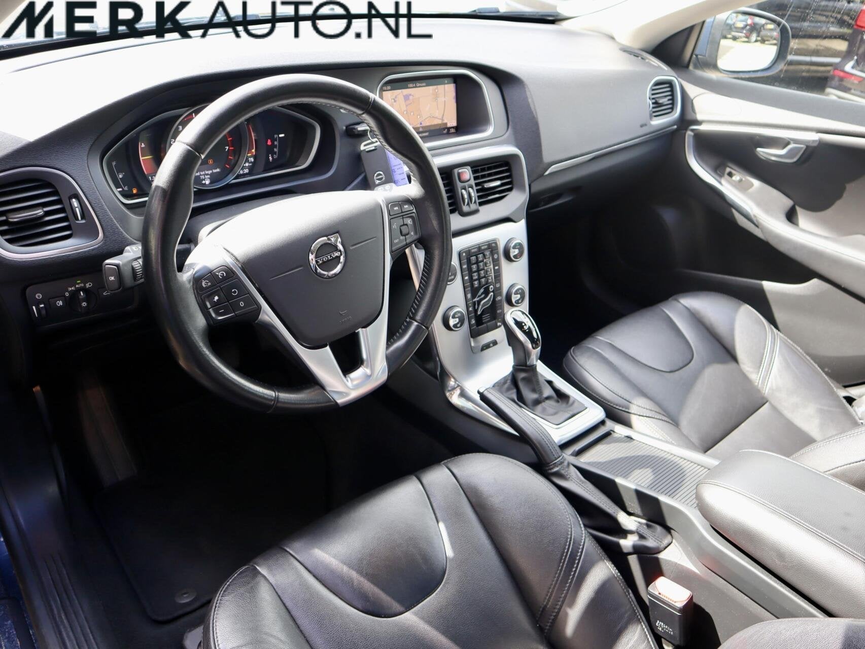 Volvo V40 1.5 T2 Inscription Aut. Leder,Panodak, Standkachel, 4 cilinders, 700 kg, Blauw, 122 pk