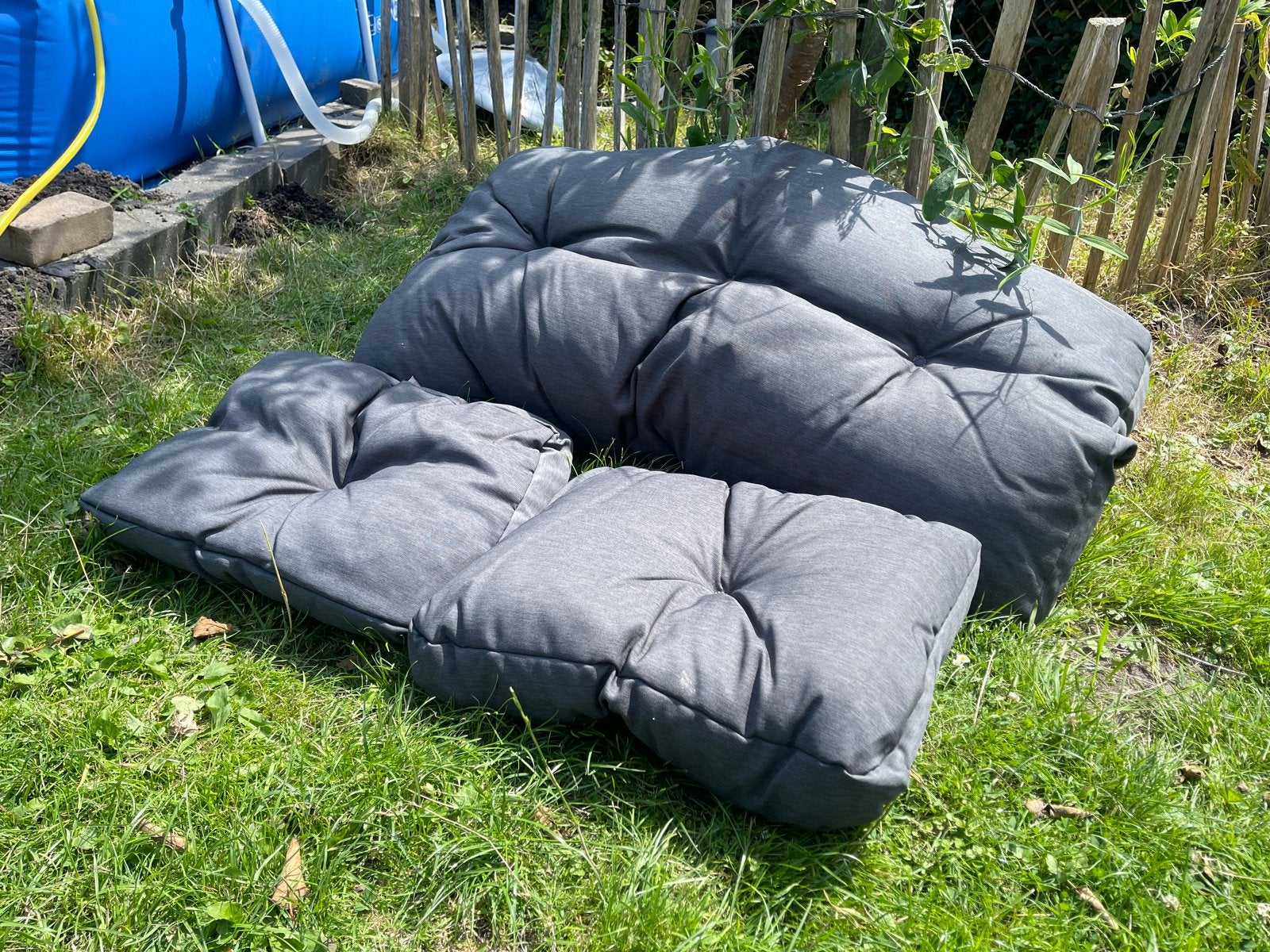 Palletkussens set: 1 breed rugkussen, 2 kleine zitkussens, Tuin en Terras, Tuinmeubel-accessoires, Ophalen of Verzenden, Zo goed als nieuw